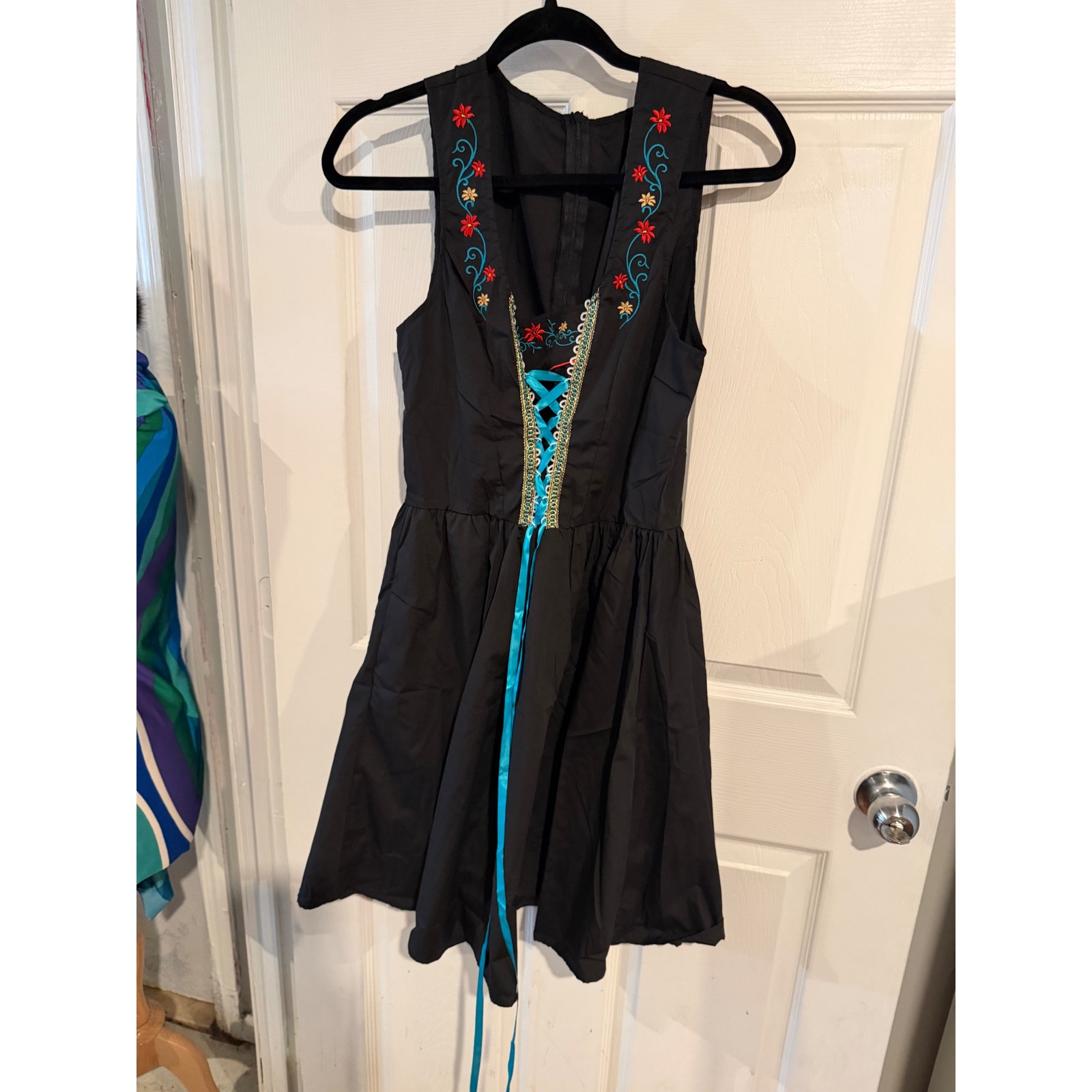 Black Dirndl Dress Floral Embroidery Lace Up Oktoberfest Bavarian Folk Costume
